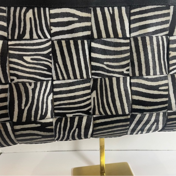 Harvey’s original seatbelt bag Zebra print tote. Pre-owned. - Picture 2 of 16